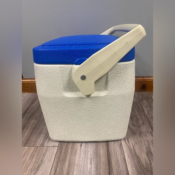 Vintage Coleman Lil’ Oscar 8 Qt. Cooler 5272 White Blue Lid 1985 Made In U.S.A - Picture 6 of 11